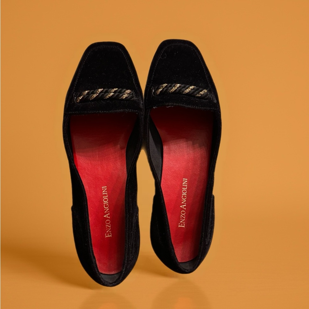 Enzo Angiolini Black and Gold Flats